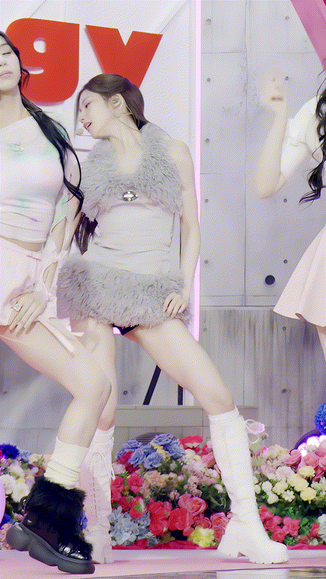 1ad954721de8ac79820abeb2171a6990_1734254816_8842.gif
