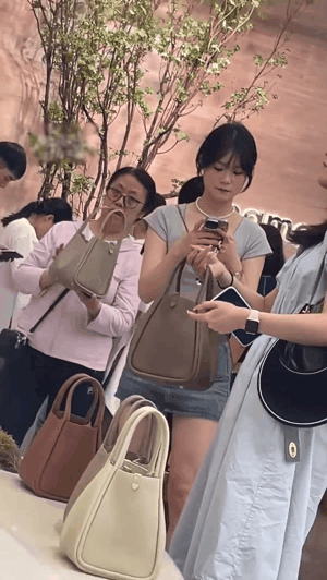 01cb6f5ec0a25baa917b19679ab84d30_1751615132_8349.gif