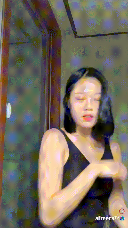 fe904bd9bcaf0aa32fe5b0c03dabaf4d_1752912046_699.gif